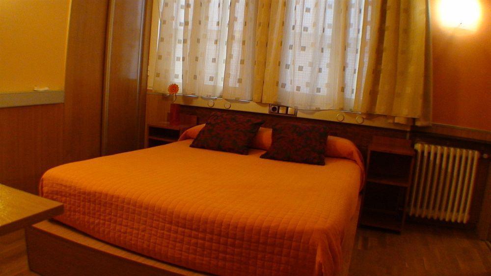 Hostal El Carmen Zaragoza Dış mekan fotoğraf