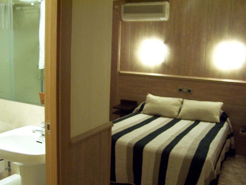 Hostal El Carmen Zaragoza Dış mekan fotoğraf