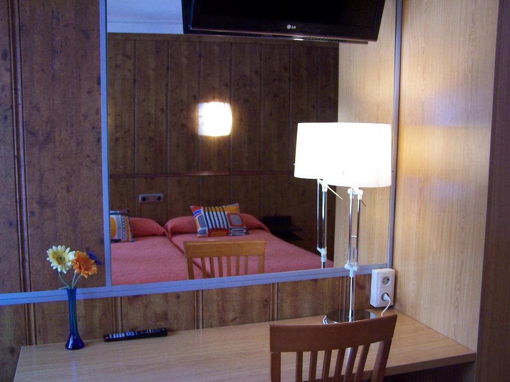 Hostal El Carmen Zaragoza Dış mekan fotoğraf