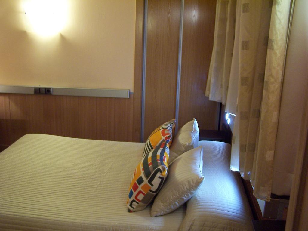 Hostal El Carmen Zaragoza Dış mekan fotoğraf